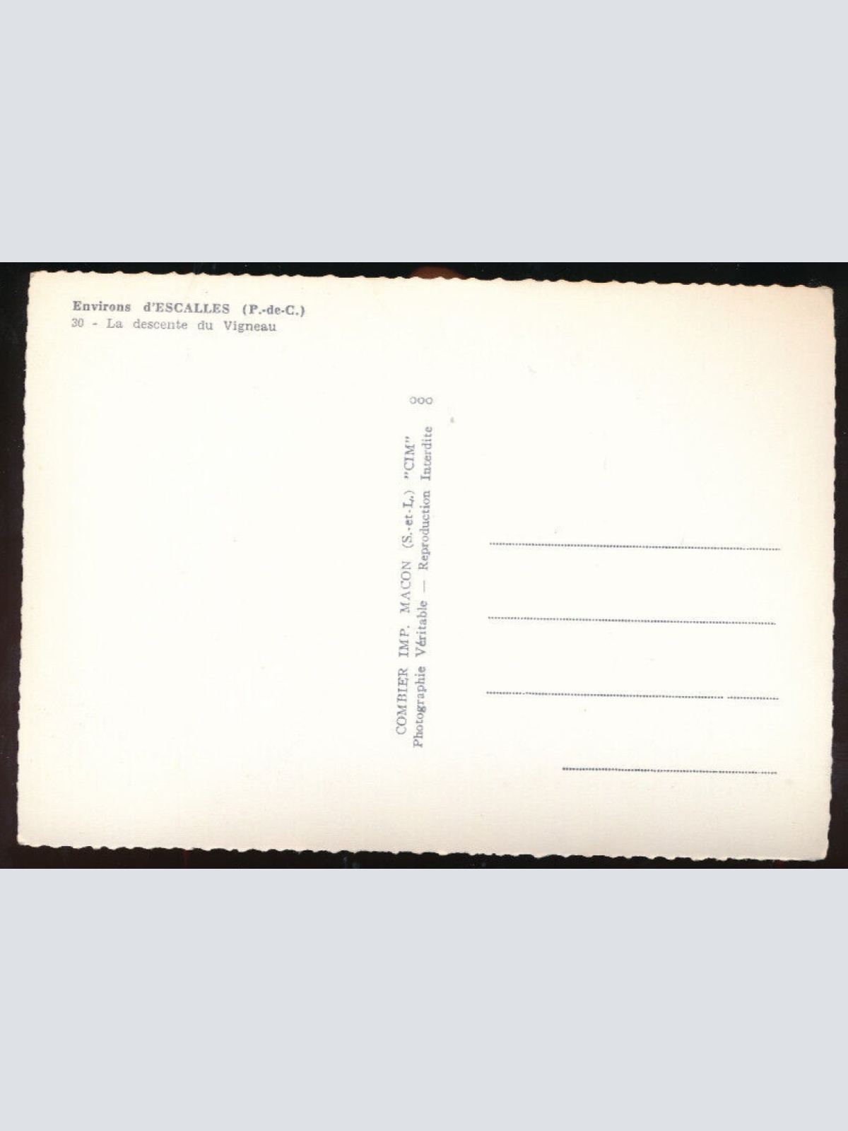 AK aus Escalles mit Oldtimer Buss auf Strasse - Alte Autos Frankreich  (1120)