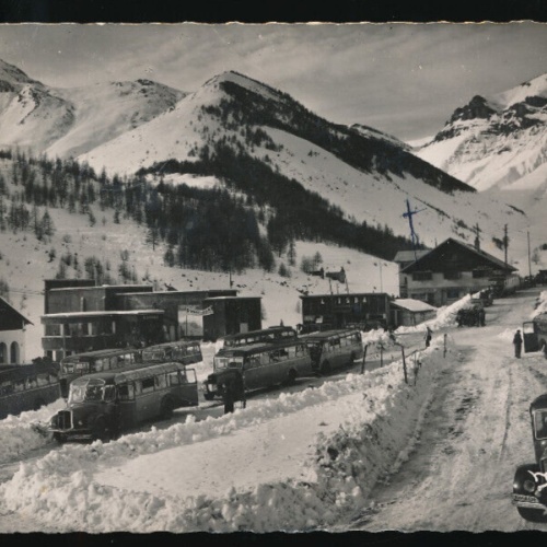 AK aus Auron mit Oldtimer Alte Autos und Busse Frankreich (1059)