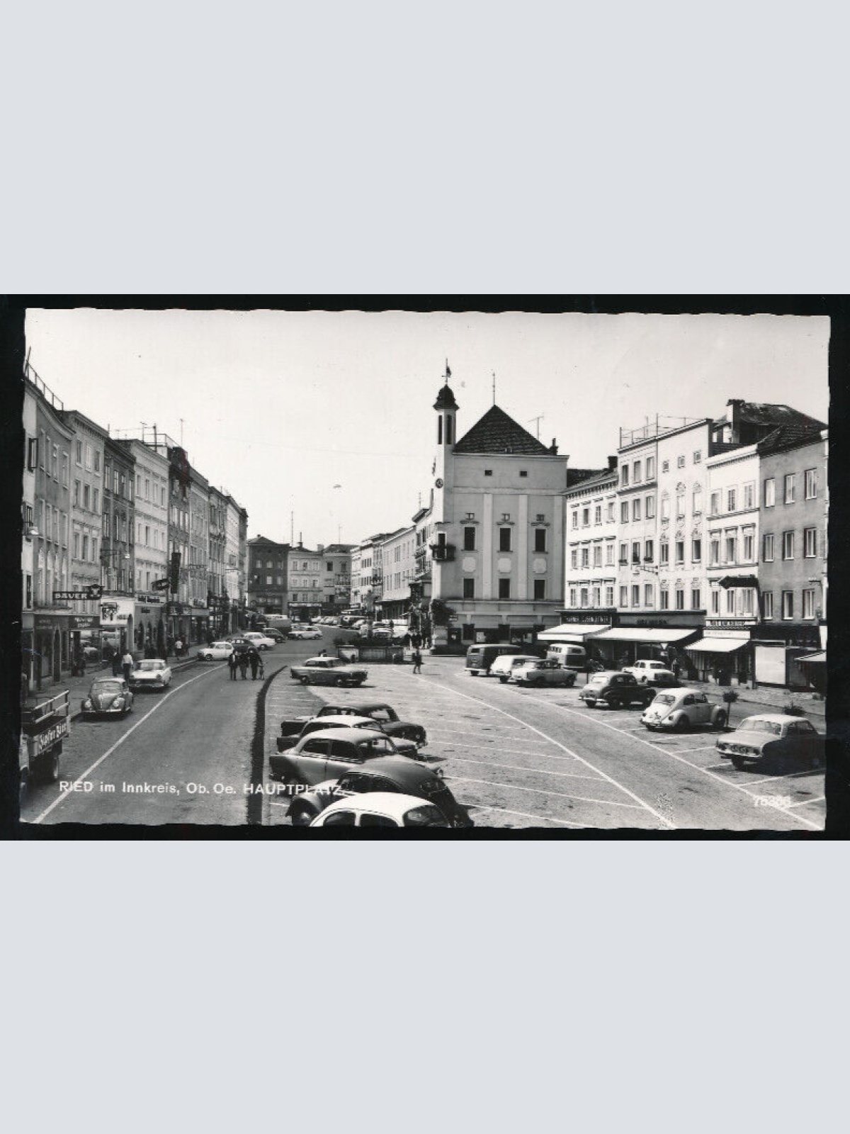 AK aus Ried im Innkreis Hauptplatz mit Oldtimer Oberösterreich (851)