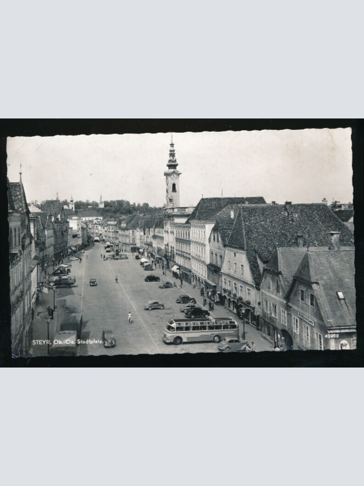 AK aus Steyr Stadtplatz mit Oldtimer Bus - Autos Oberösterreich (1400)