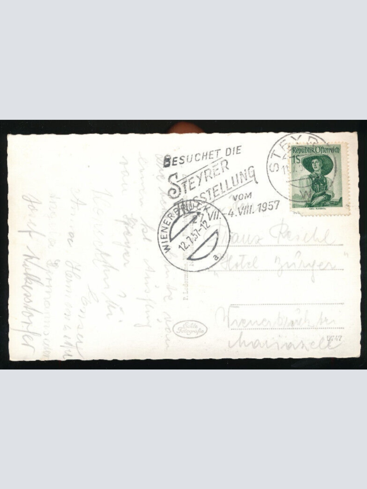 AK aus Steyr Stadtplatz mit Oldtimer Bus - Autos Oberösterreich (1400)