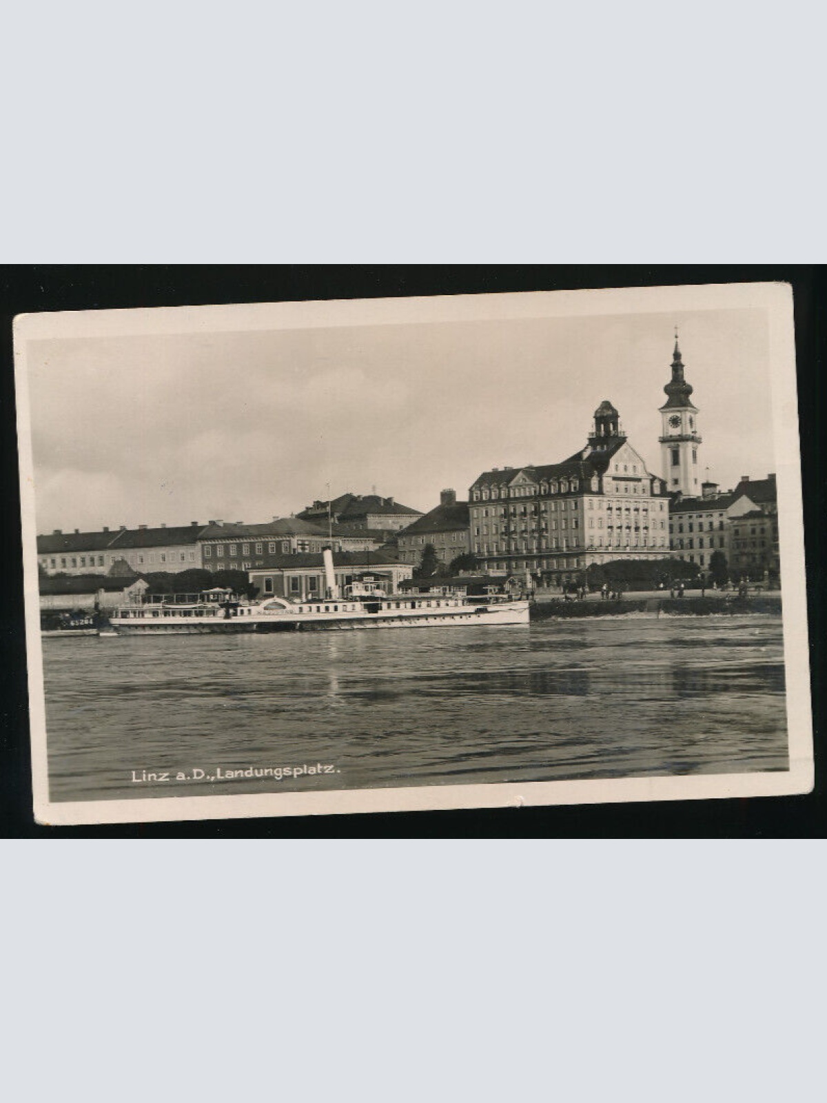 AK aus Linz an der Donau Landungsplatz mit Dampfer Oberösterreich (2785)