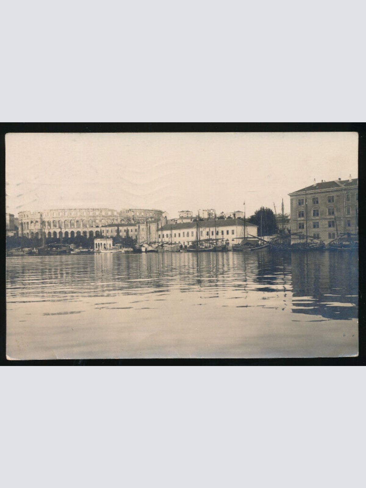 AK aus Pola - Pula Riva Kroatien (3243)