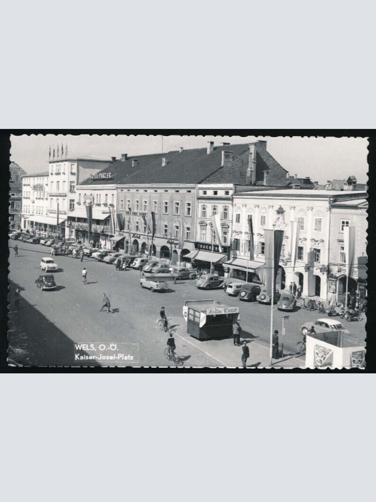 AK aus Wels Kaiser Josef Platz Oberösterreich (2651)
