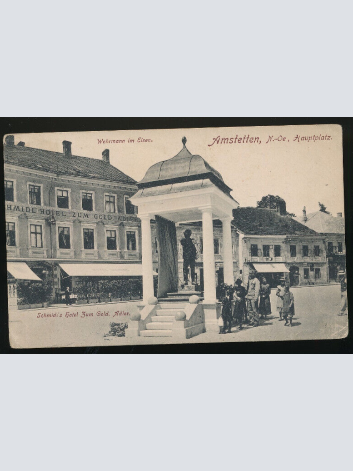 AK aus Amstetten Hauptplatz mit Hotel zum Goldenen Adler Niedrösterreich (3137)