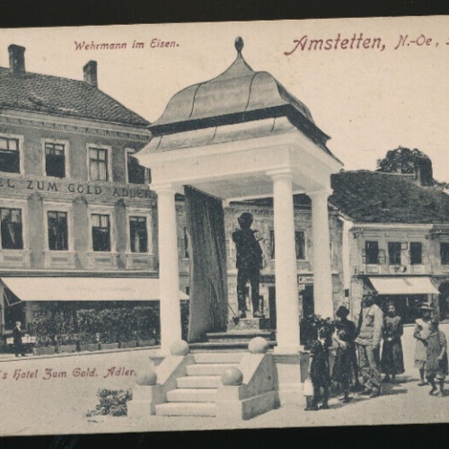 AK aus Amstetten Hauptplatz mit Hotel zum Goldenen Adler Niedrösterreich (3137)