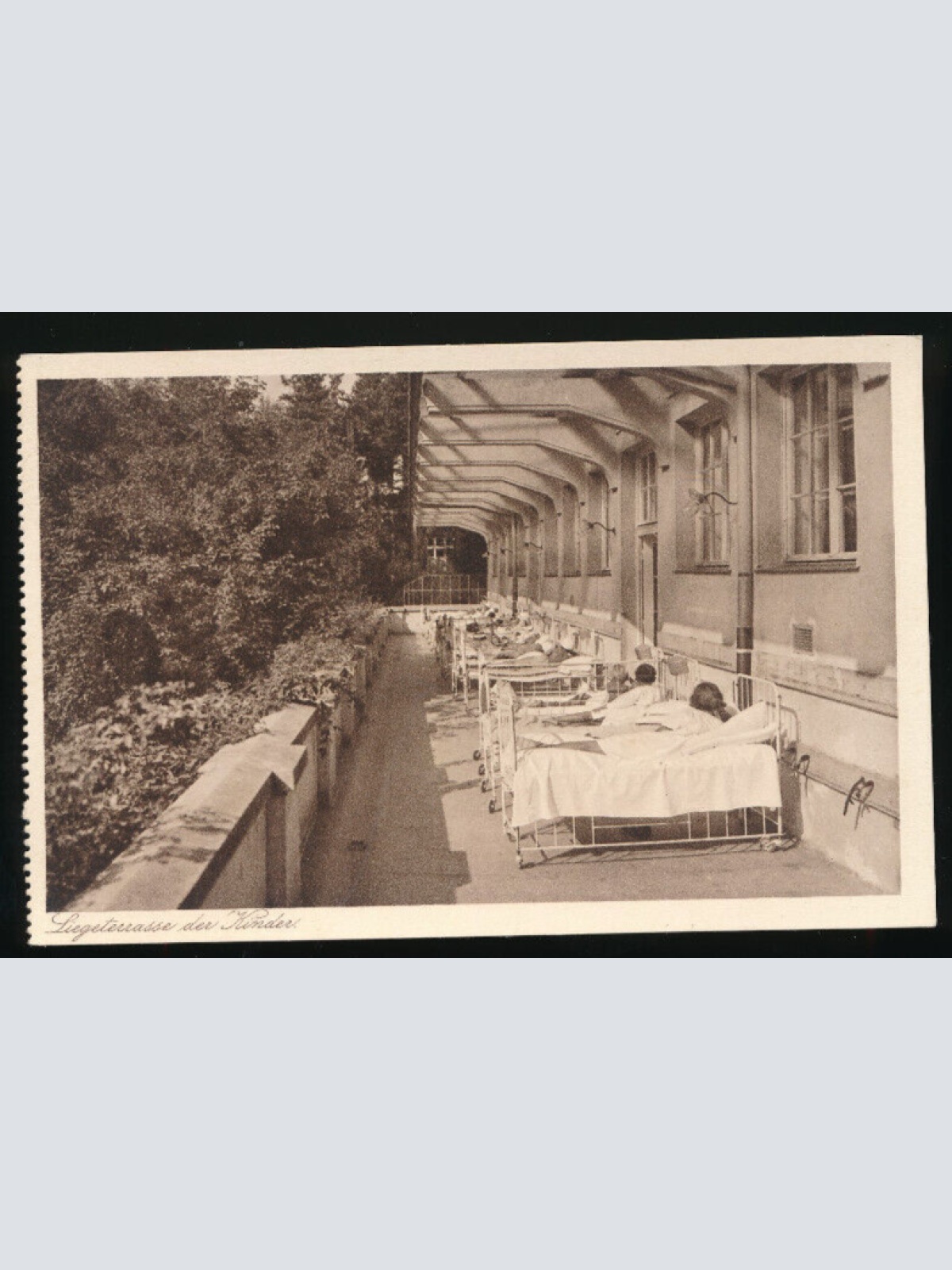 AK aus Grimmenstein Heilanstalt Liegeterrasse der Kinder Niederösterreich (3973)