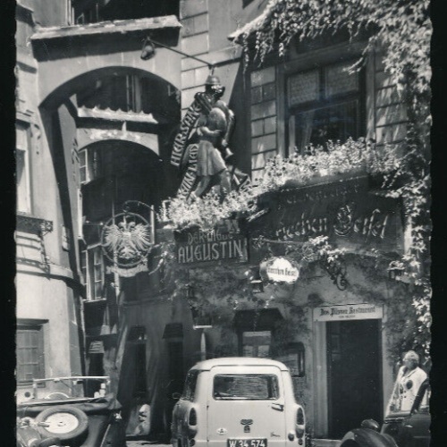 AK aus Wien Alter Stadtteil mit Oldtimer Alte Autos (4090)