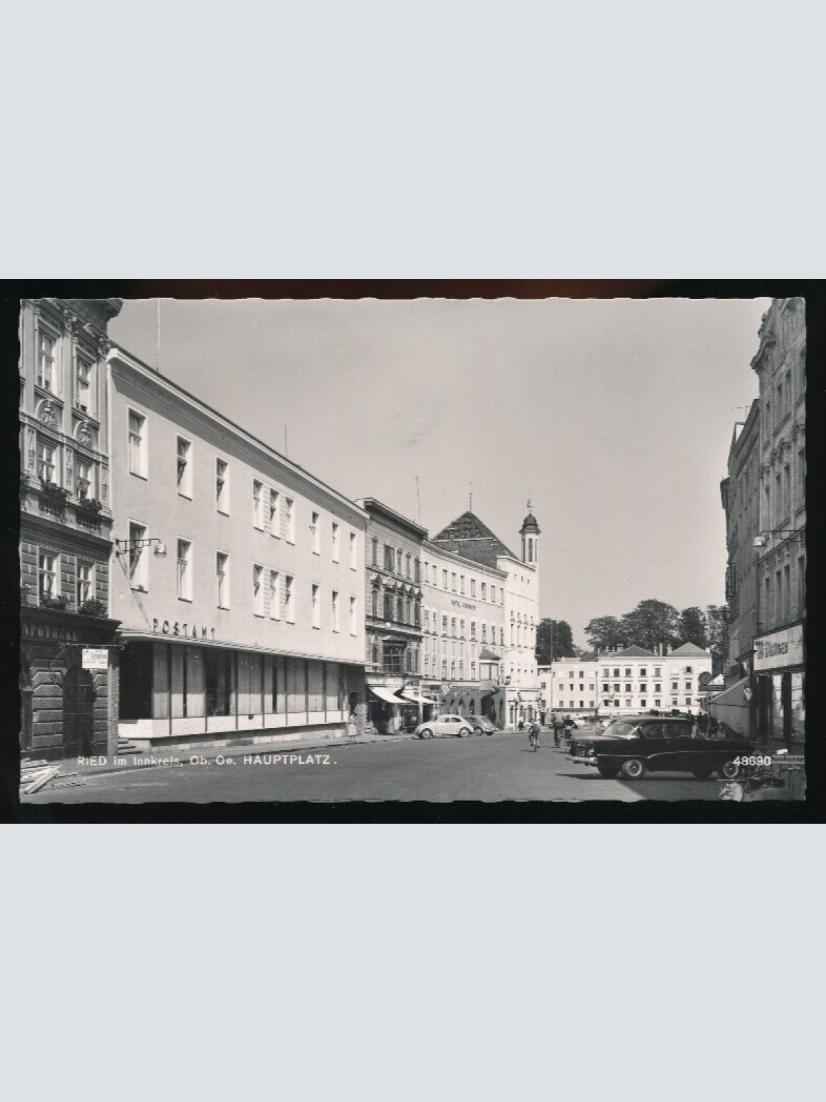 AK aus Ried im Innkreis Hauptplatz mit Oldtimer Oberösterreich (4138)