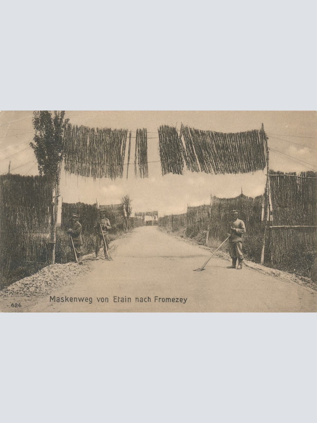 AK, Maskenweg von Etain nach Fromezey, Frankreich (S1917)
