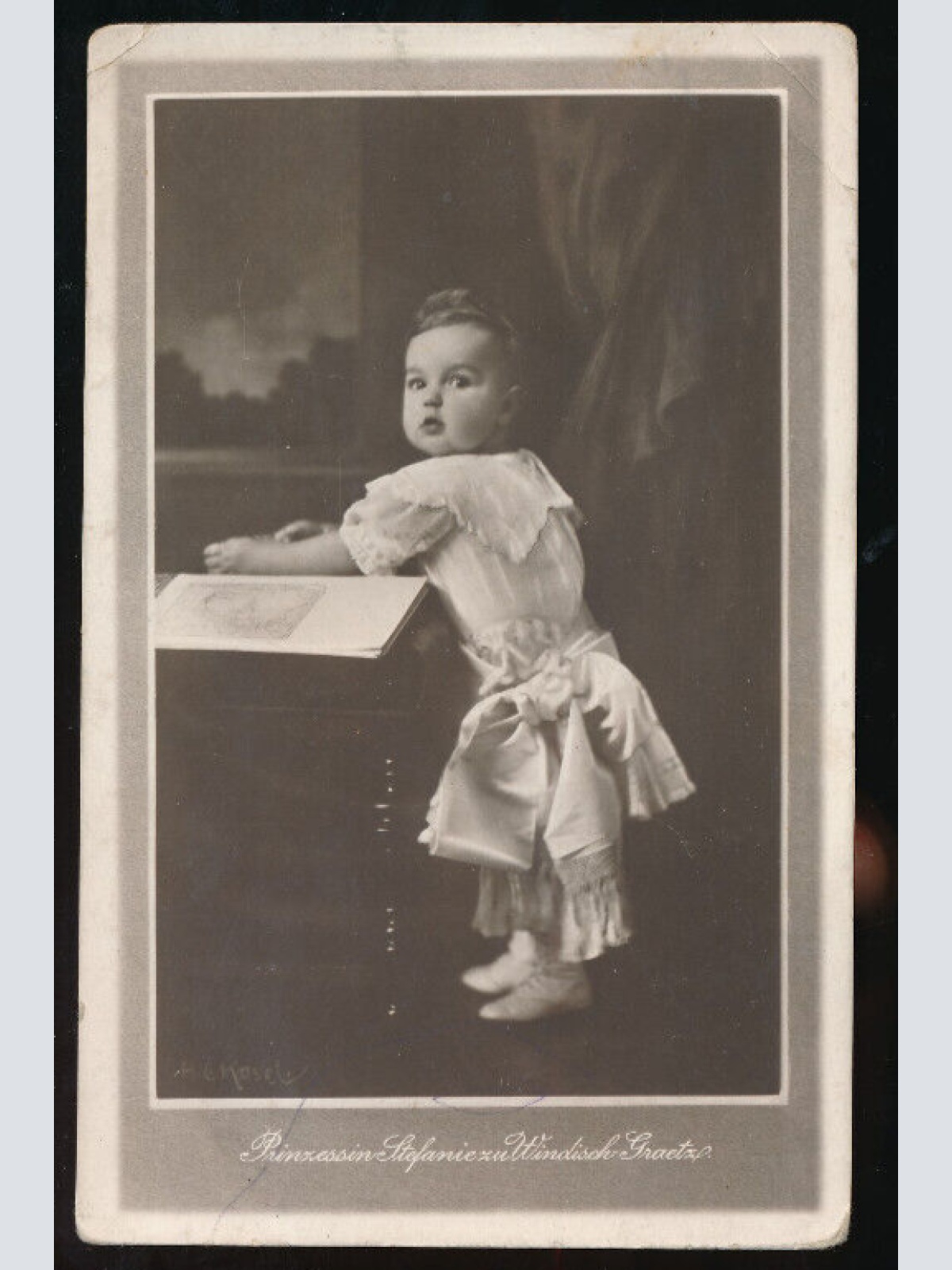 AK von der Prinzessin Stefanie zu Windisch Graetz (5990)