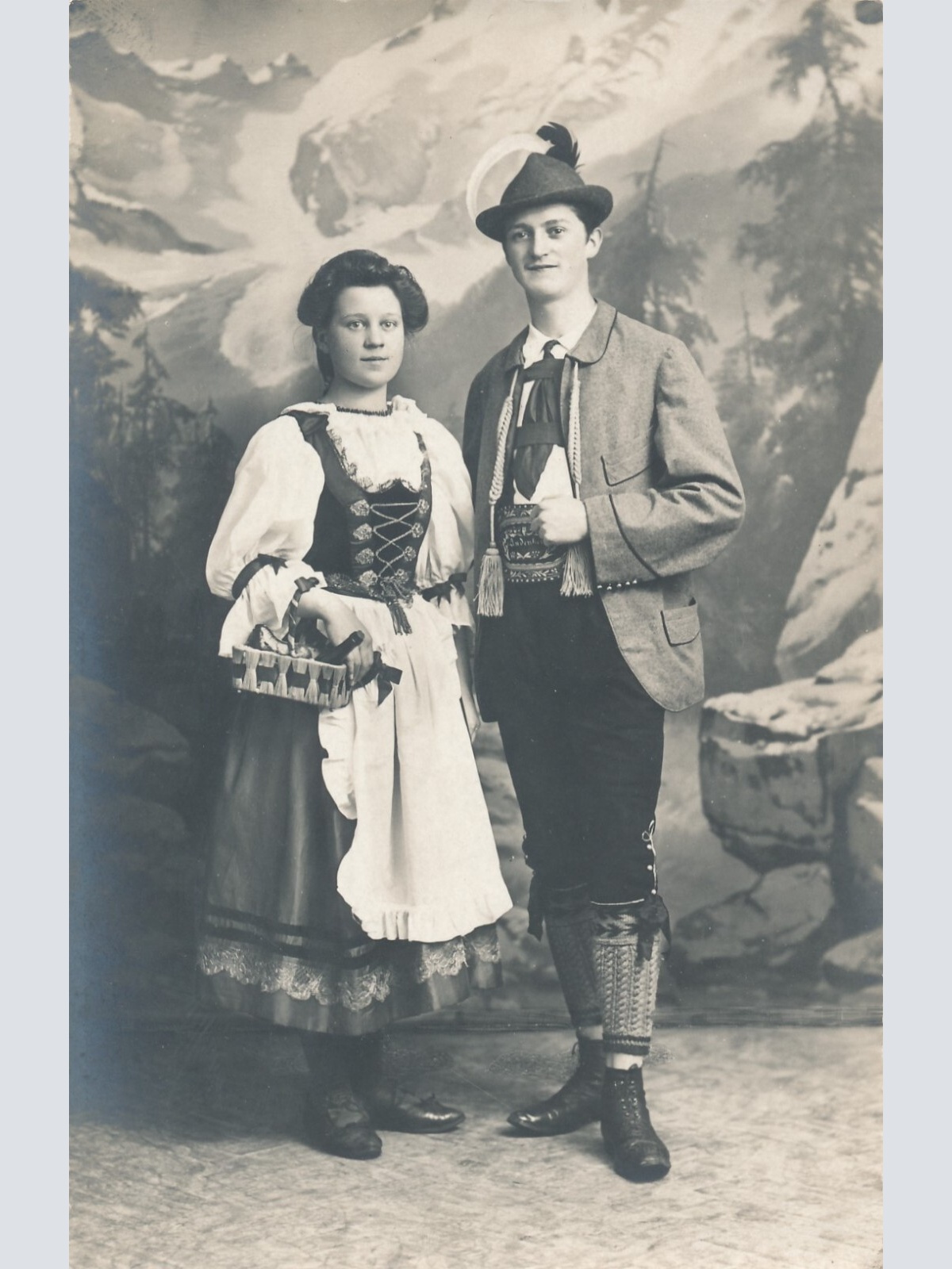 AK Annodazumals Heimische Trachten Mann mit Frau (6843)