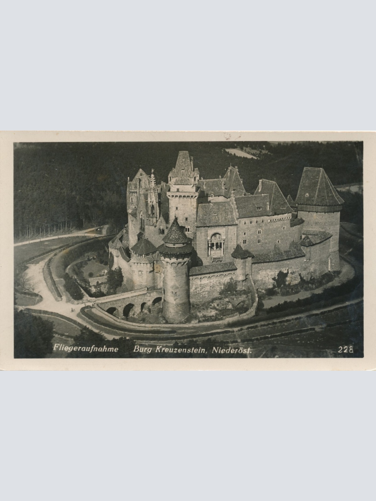 AK von der Burg Kreuzenstein Fliegeraufnahme Niederösterreich (7407)