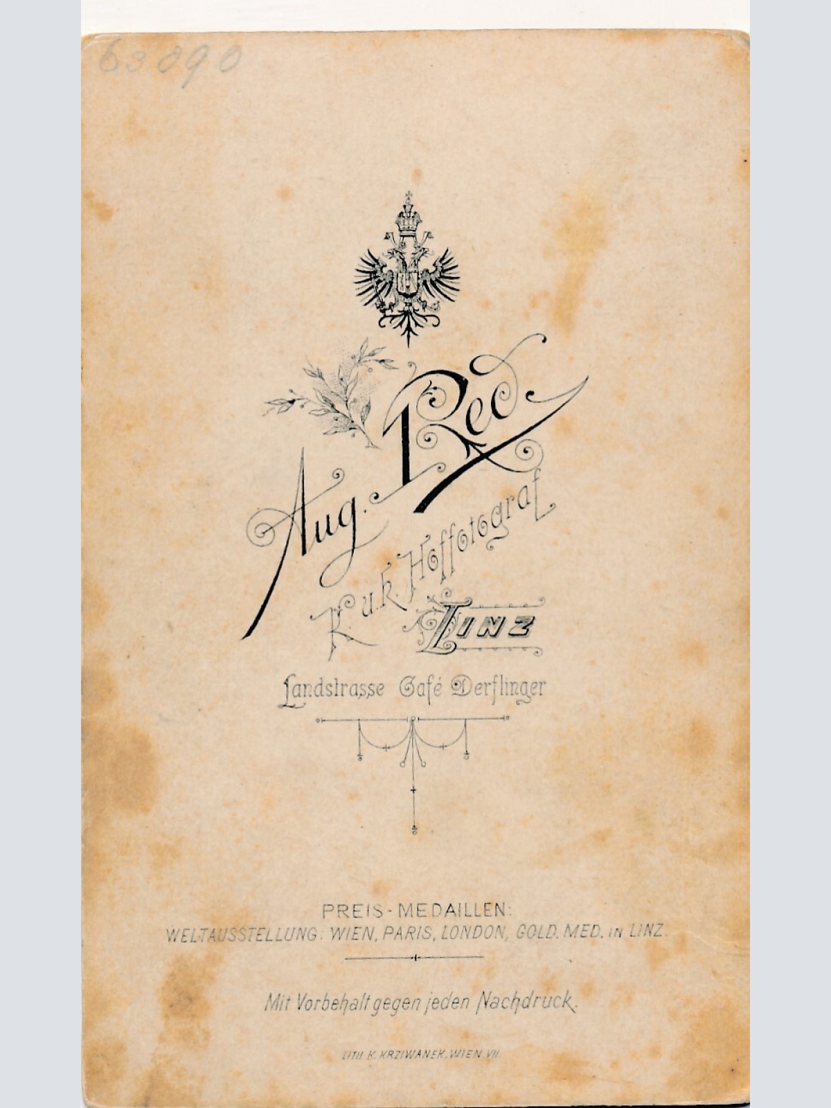 Hartkarton - Foto Frau mit Regenschirm K.K. Hoffotograf Linz Aug. Red (7250)