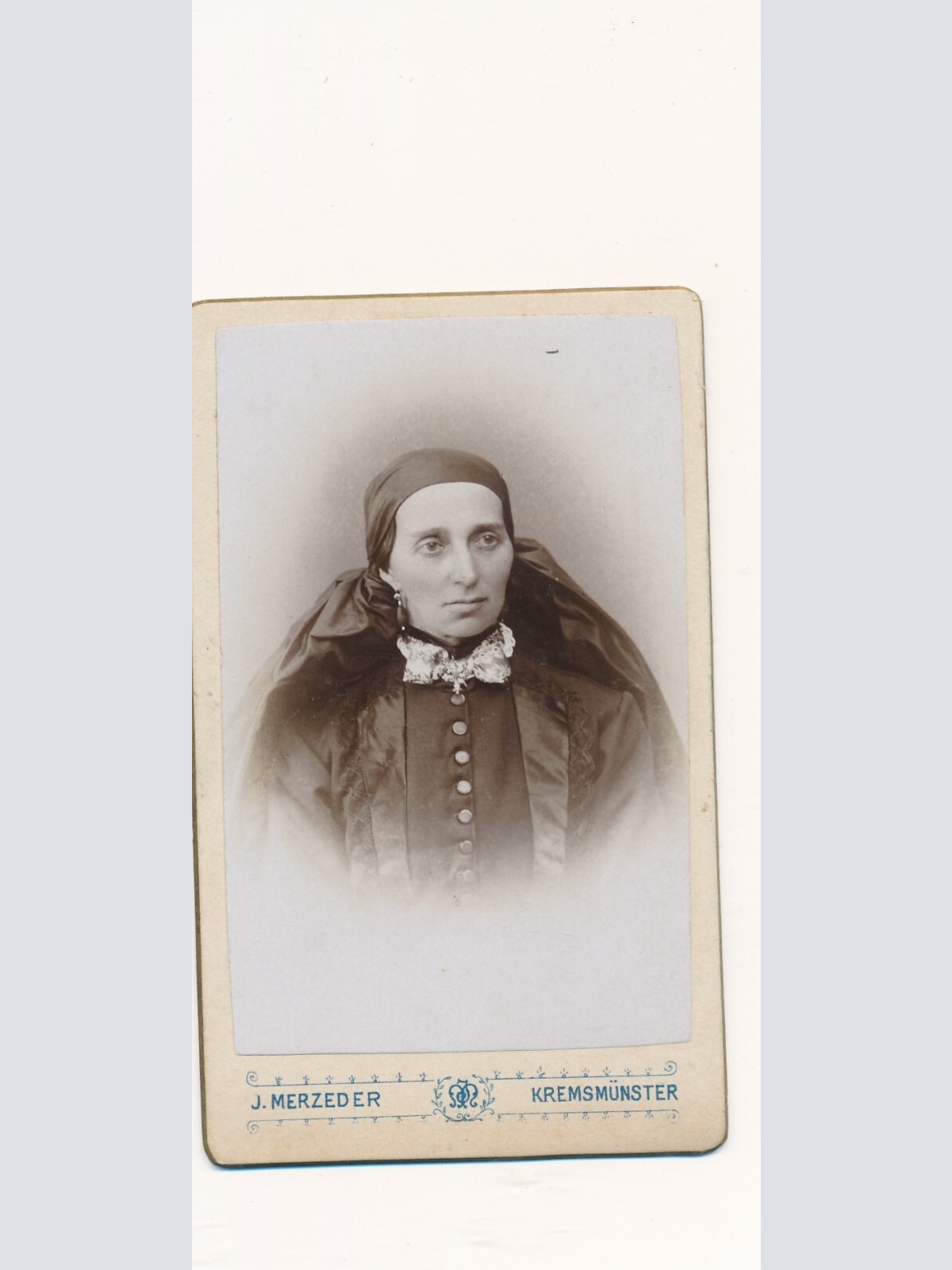 Hartkarton - Foto von einer Frau Fotografisches Atelier Kremsmünster (7245)