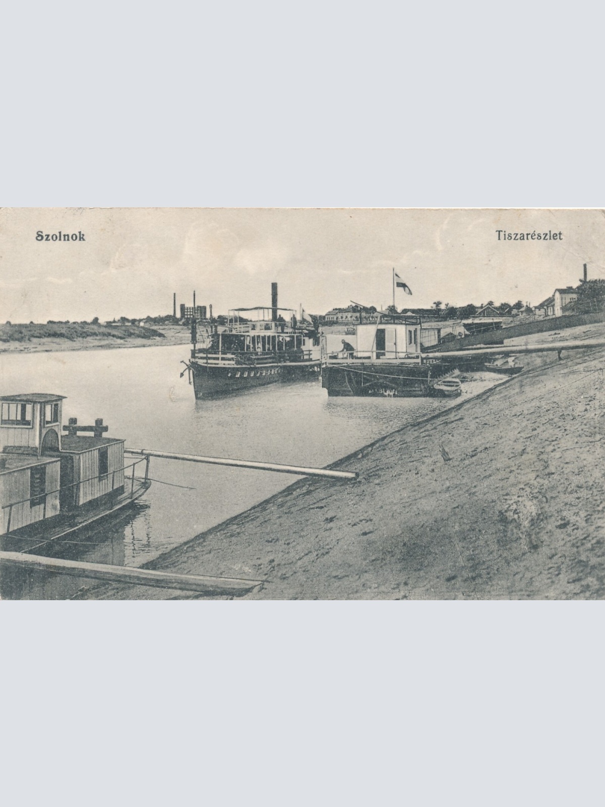 AK aus Szolnok Tiszareszlet mit Dampfer Tschechoslowakei (7561)