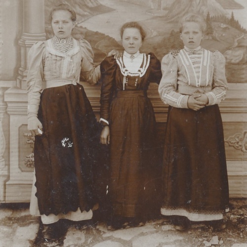 AK Annodazumals von drei Frauen mit Tracht (7817)