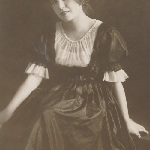 AK, Sybil Smolowa (S2196)