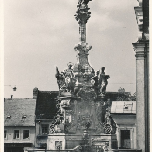 AK aus Hainburg mit Mariensäule Niederösterreich Ansichtskarte (8379)