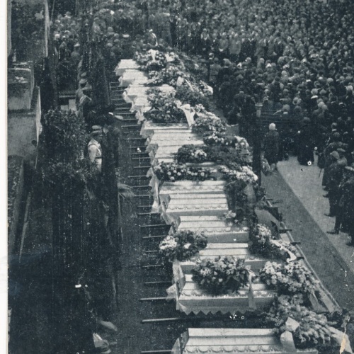 AK aus Wien Justiz Opfer vom Juli 1927 Ansichtskarte (9430)