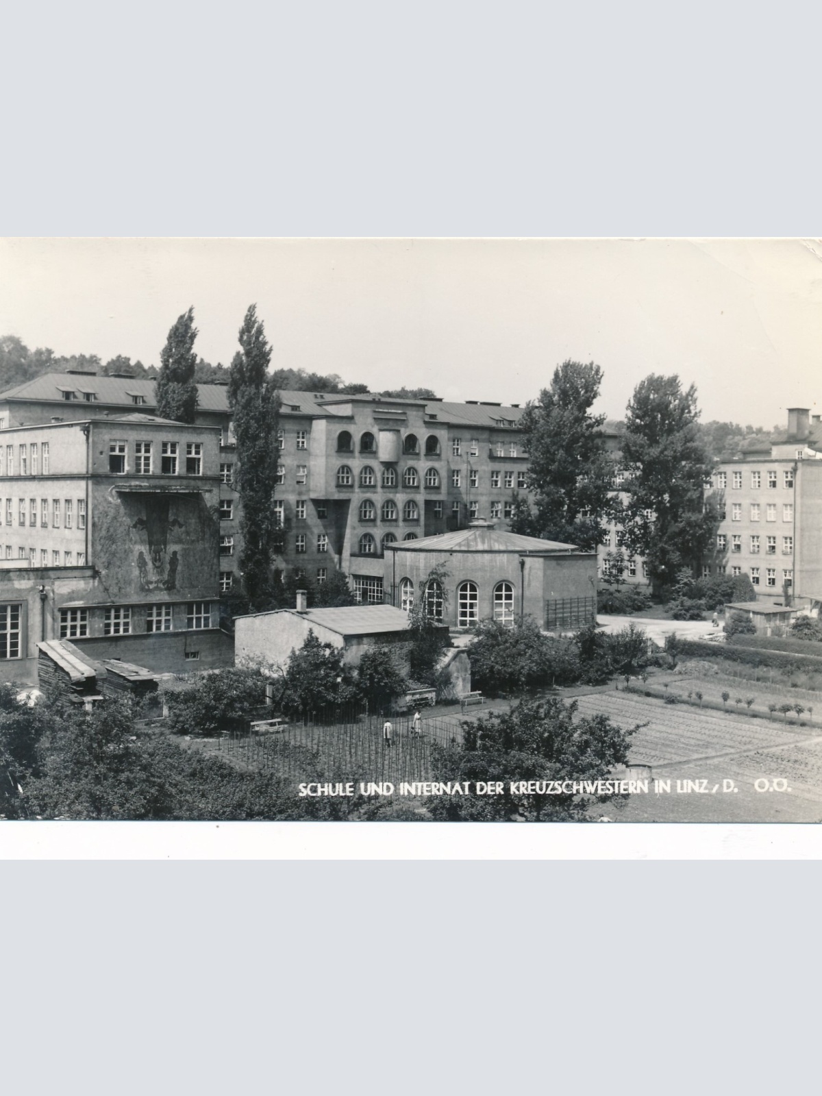 AK aus Linz an der Donau Schule der Kreuzschw. Oberösterr. Ansichtskarte (9029)
