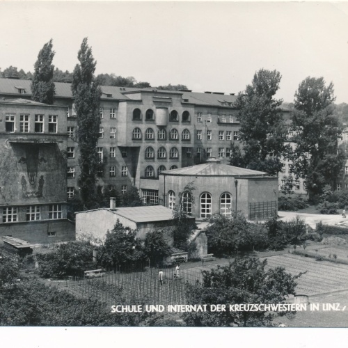 AK aus Linz an der Donau Schule der Kreuzschw. Oberösterr. Ansichtskarte (9029)
