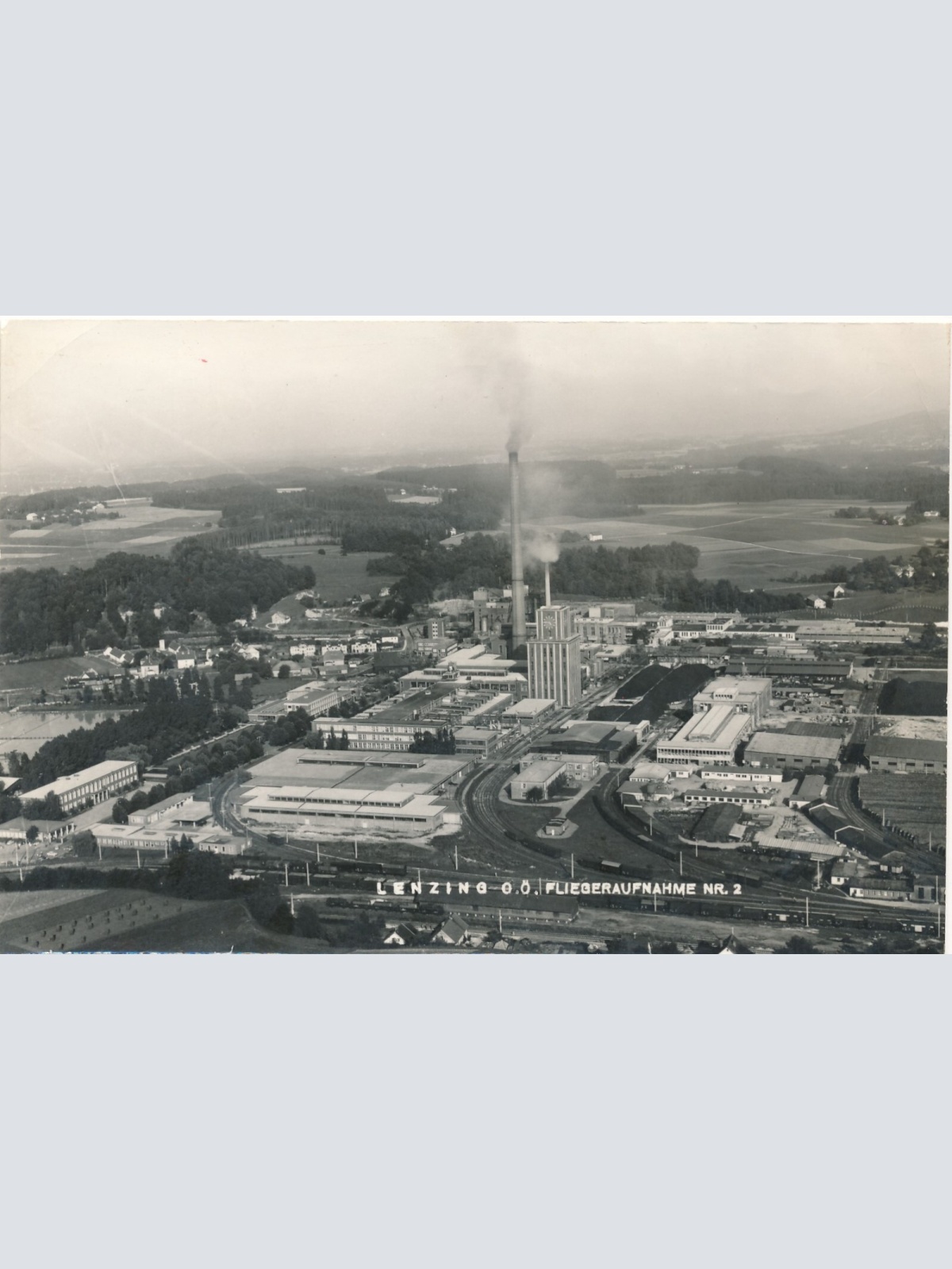 AK aus Lenzing Fliegeraufnahme Nr. 2 mit Lenzing AG Fabrik Ansichtskarte (9778)