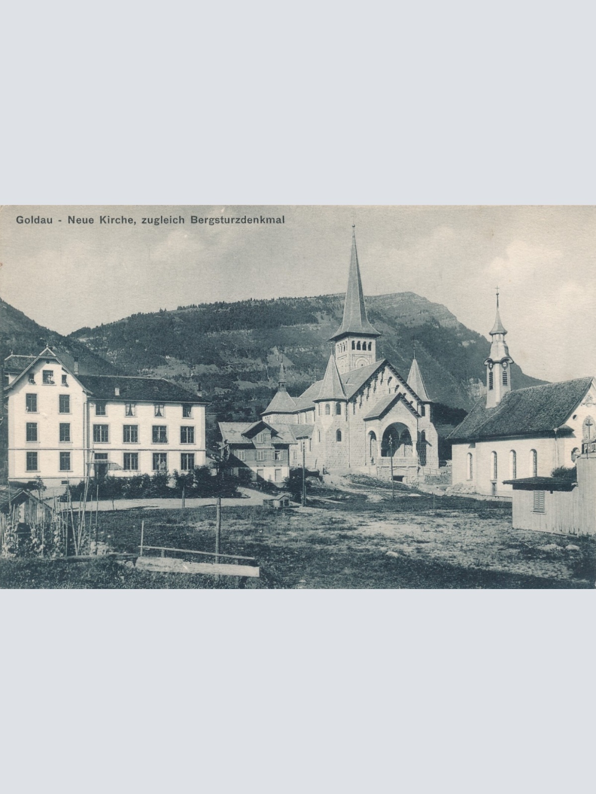 AK aus Goldau mit Neuer Kirche Bergsturzdenkmal Schwyz Ansichtskarte (11372)
