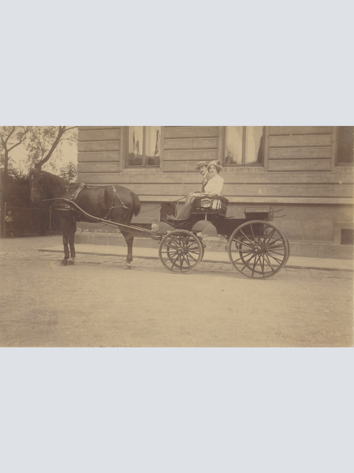 AK Annodazumals Mann und Frau in Kutsche Ansichtskarte (13449)