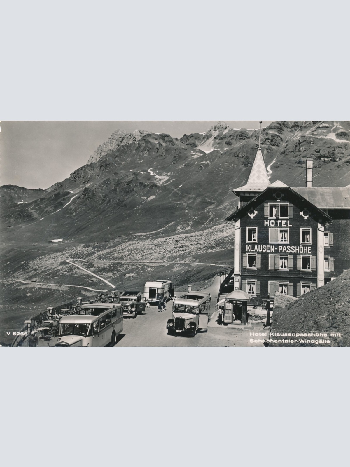 AK vom Hotel Klausenpasshöhe mit Oldtimer Italien Ansichtskarte (13283)