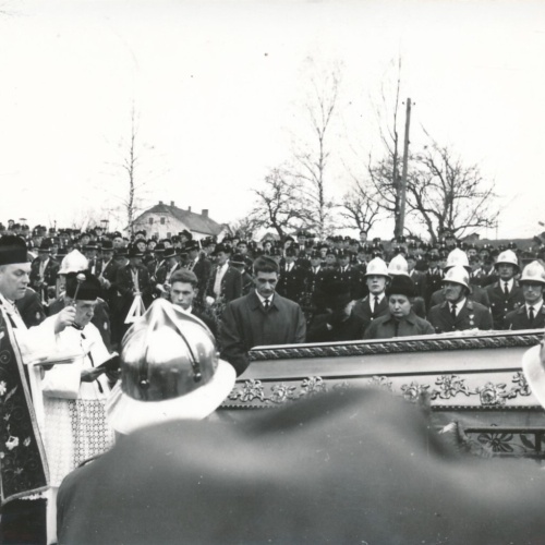 AK Annodazumals von einem Begräbnis Ansichtskarte (13927)