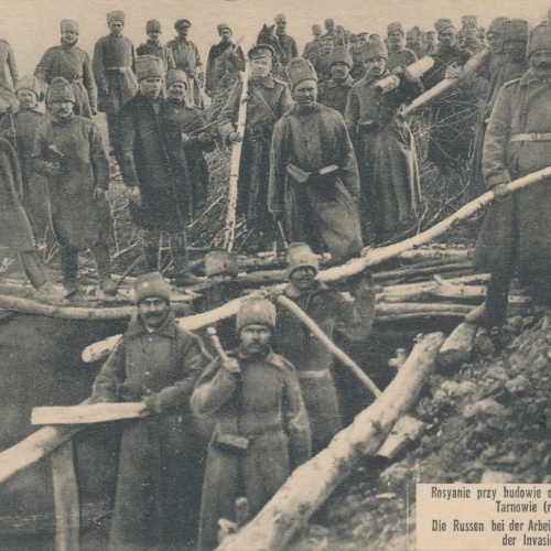 AK Russen bei der Arbeit der Schützengräben Invasion Tarow Ansichtskarte (12898)