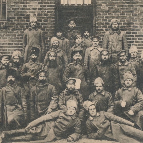 AK Russische Kriegsgefangenen mit Russischem Feldwebel Ansichtskarte (14012)