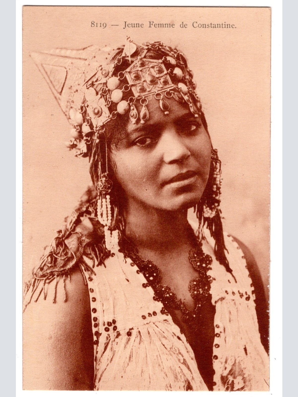 AK, Jeune Femme de Constantine, Ansichtskarte (S7267)