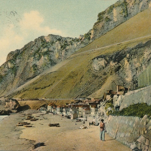 AK aus Gibraltar Catalan Bay Mann am Strand Ansichtskarte (14514)