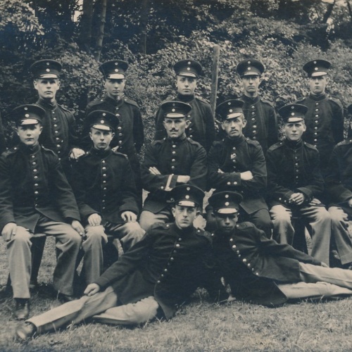 AK Mannschaftsfoto von Soldaten Militaria (14807)