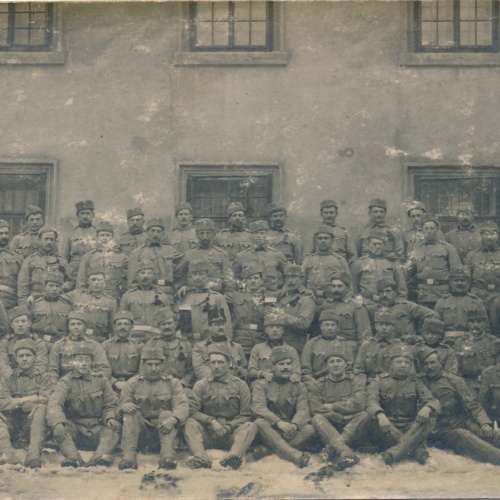 AK Manschaftsfoto von Soldaten Militaria (14726)