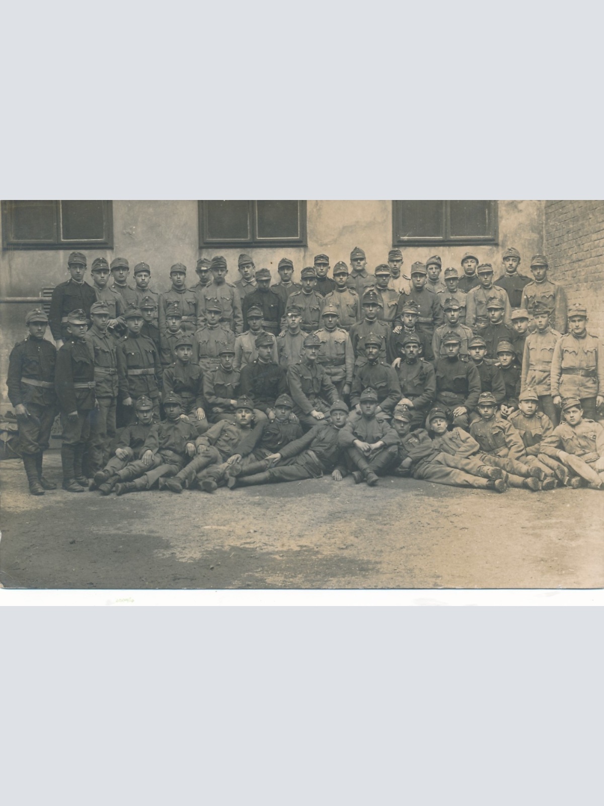 AK Mannschaftsfoto von Soldaten Militaria (14742)