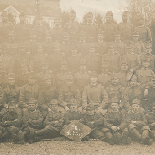 AK Mannschaftsfoto von Soldaten II 18. 4. Zug Militaria (14749)