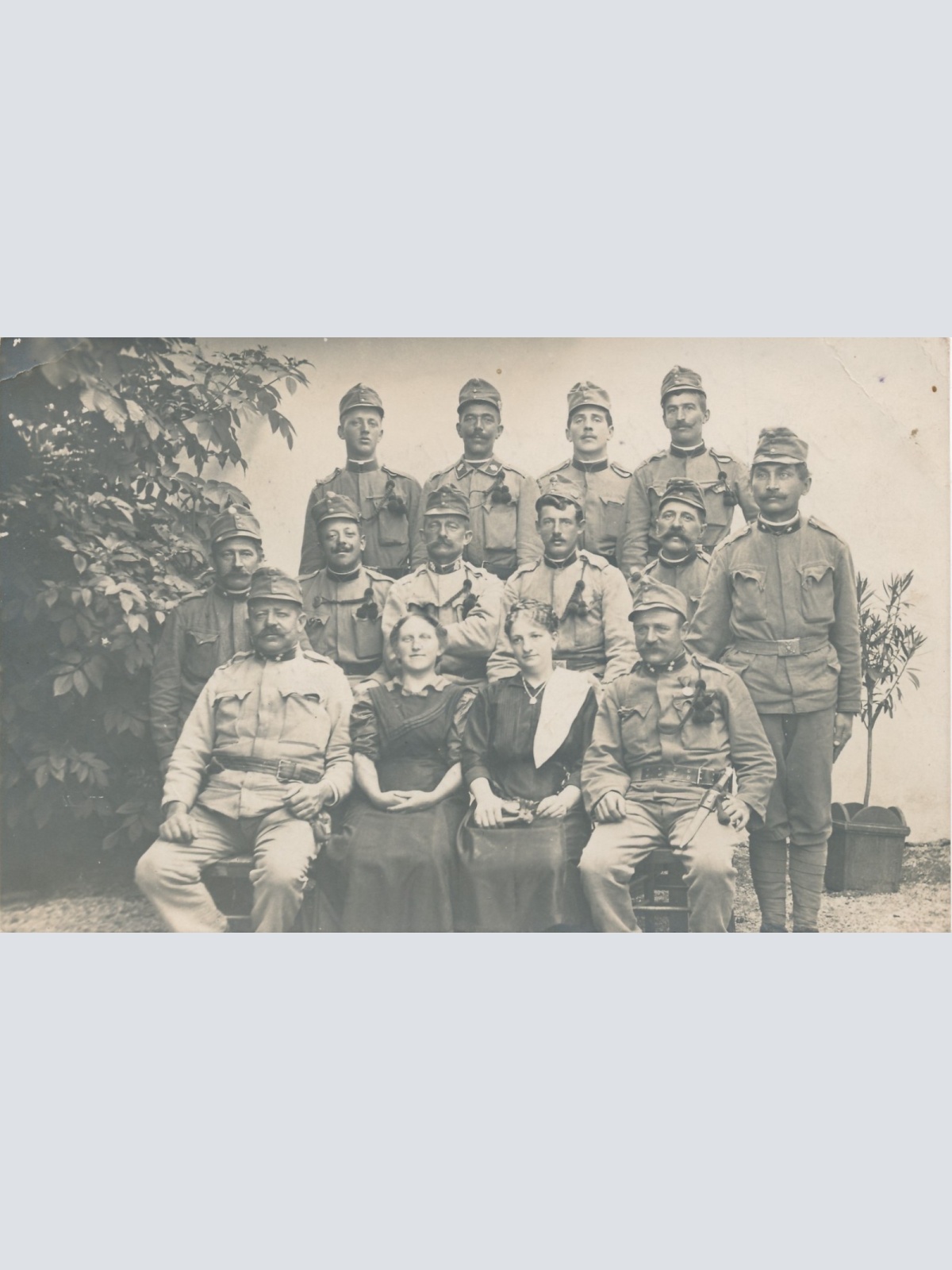 AK Soldaten mit mit Frauen Militaria (14744)