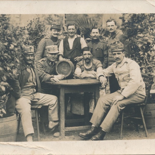 AK Soldaten mit Wirt Militaria (14729)