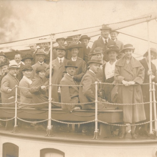 AK Annodazumals Menschen auf der Fähre Ansichtskarte (14870)