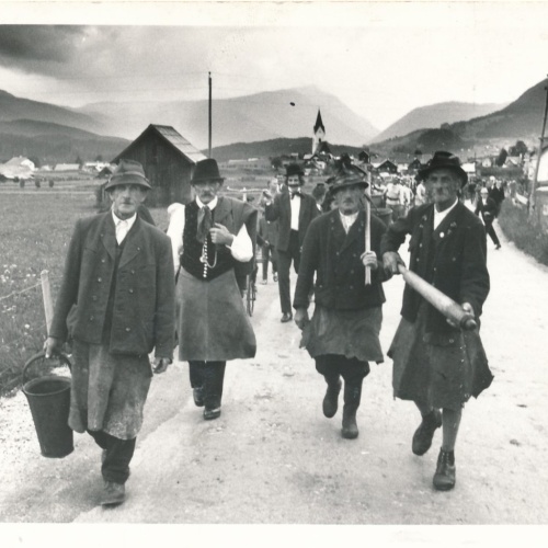 AK Annodazumals aus Törl Stmk 1960 Männer mit Werkzeugen (15008)