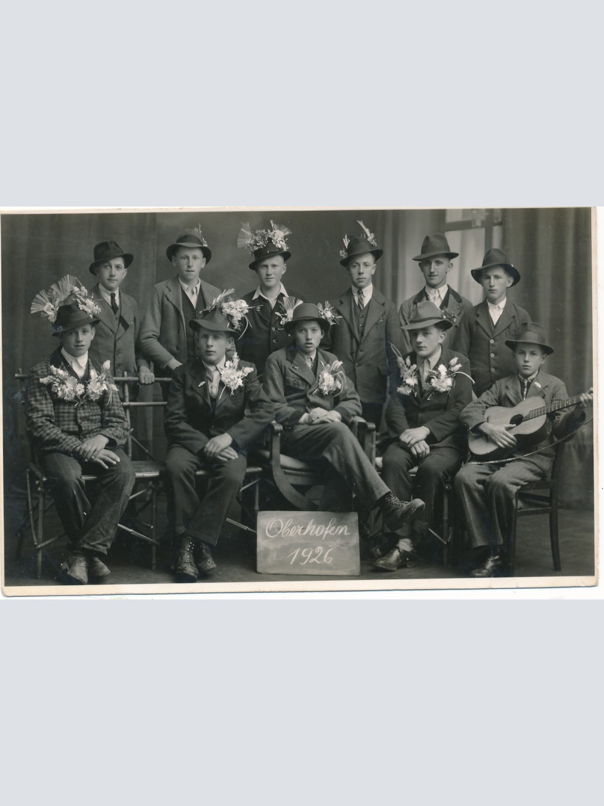 AK aus Oberhofen am Irrsee 1926 Jungmänner nach der Stellung Ansichtskart(14982)