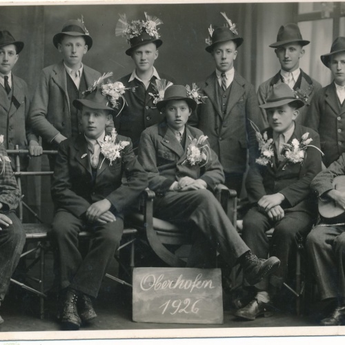 AK aus Oberhofen am Irrsee 1926 Jungmänner nach der Stellung Ansichtskart(14982)