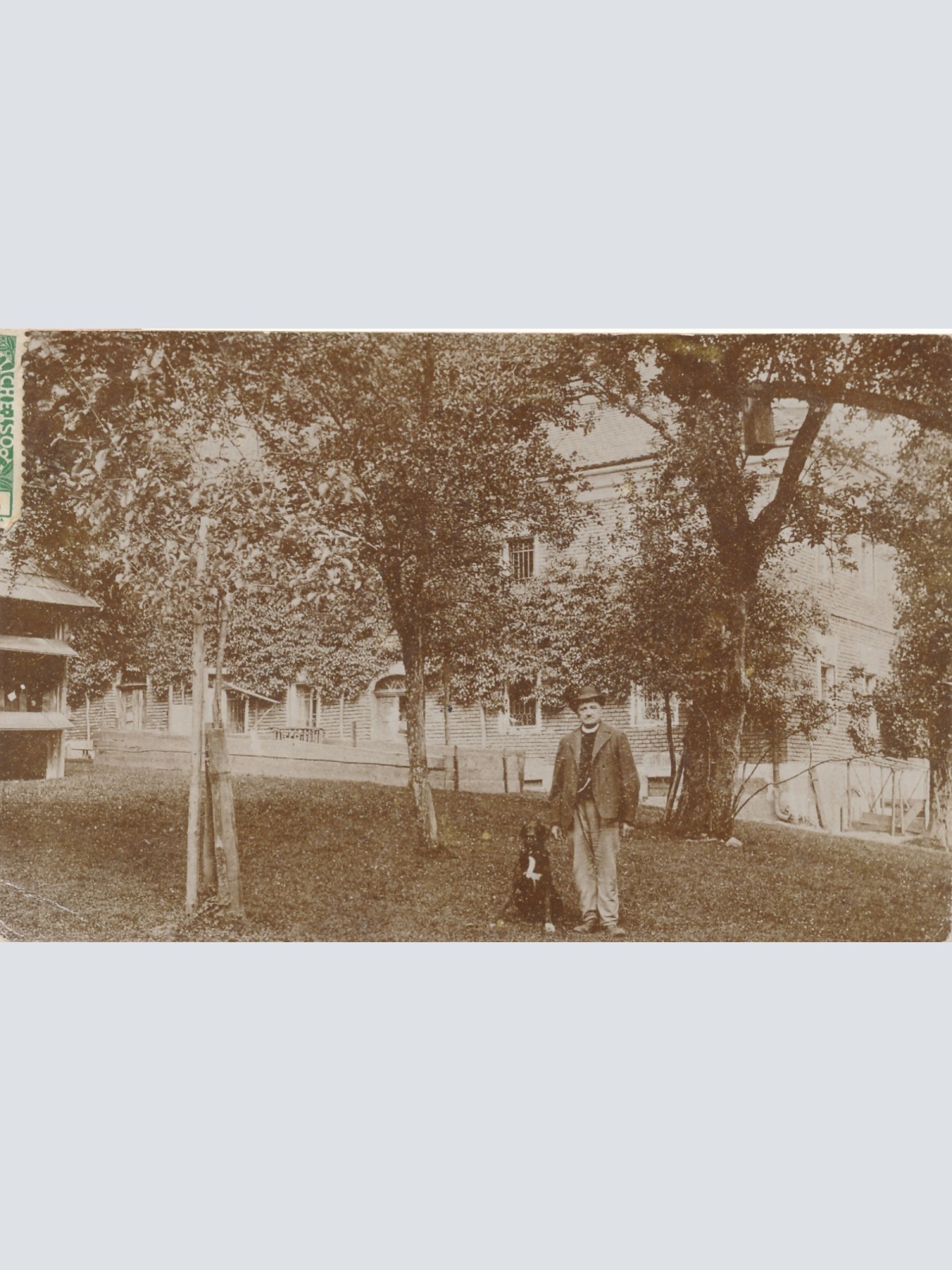 AK Annodazumals aus Obertrattnach Mann mit Hund Ansichtskarte (15871)