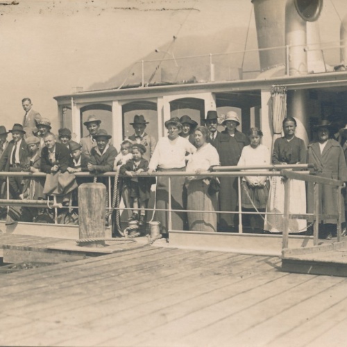 AK Annodazumals Passagiere auf Boot Ansichtskarte (16249)