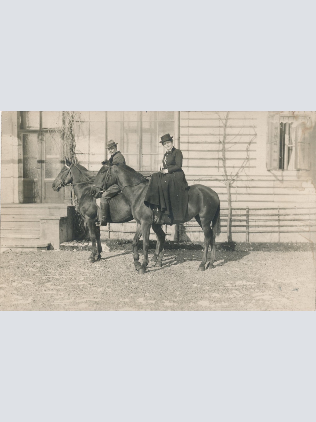 AK Annodazumals Mann und Frau auf Pferd Ansichtskarte (16132)