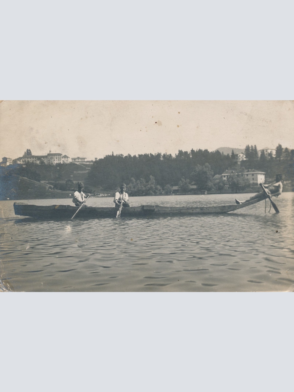 AK Annodazumals drei Männer im Boot Ansichtskarte (15751)