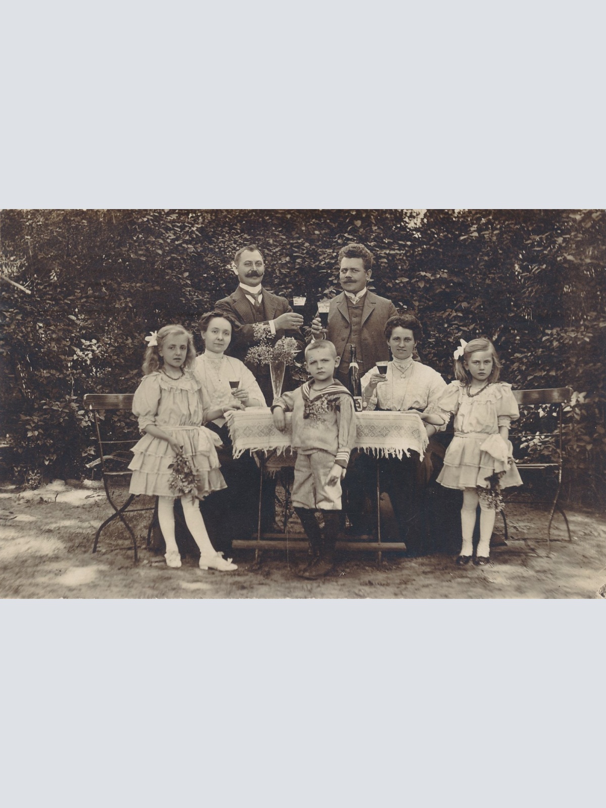 AK Annodazumals von zwei Familien Ansichtskarte (15757)